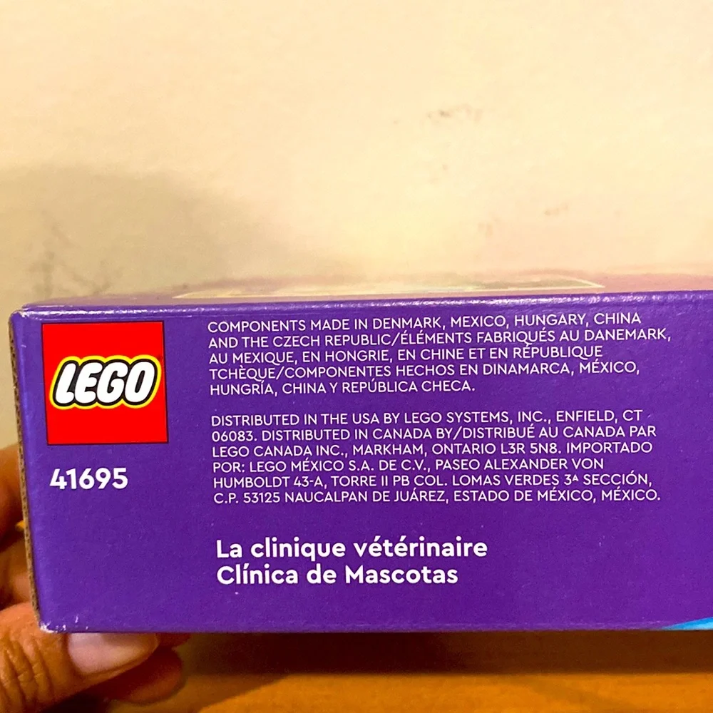Lego Friends 41695 Pet Clinic 111 pcs New in Box